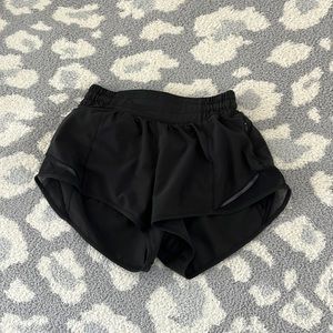 Lululemon black Hotty-hot Low-Rise Lined Shorts 2.5”